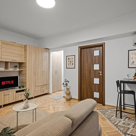 Earthy Escape - Central Apt With Balcony 布加勒斯特 外观 照片