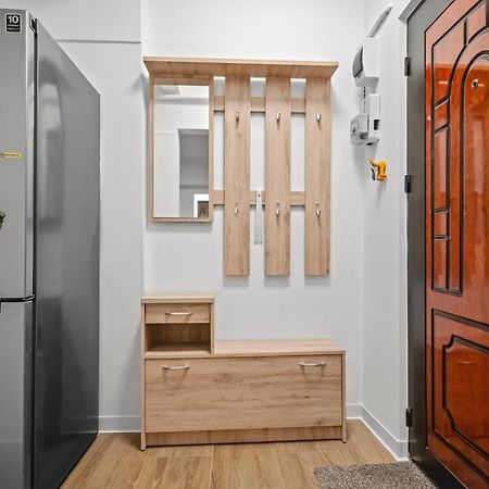 Earthy Escape - Central Apt With Balcony 布加勒斯特 外观 照片